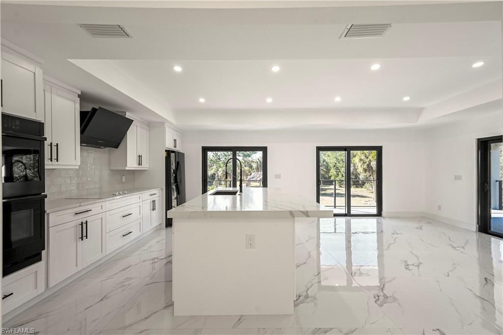 240 33rd Ave Ne, Naples, FL 34120 Photo