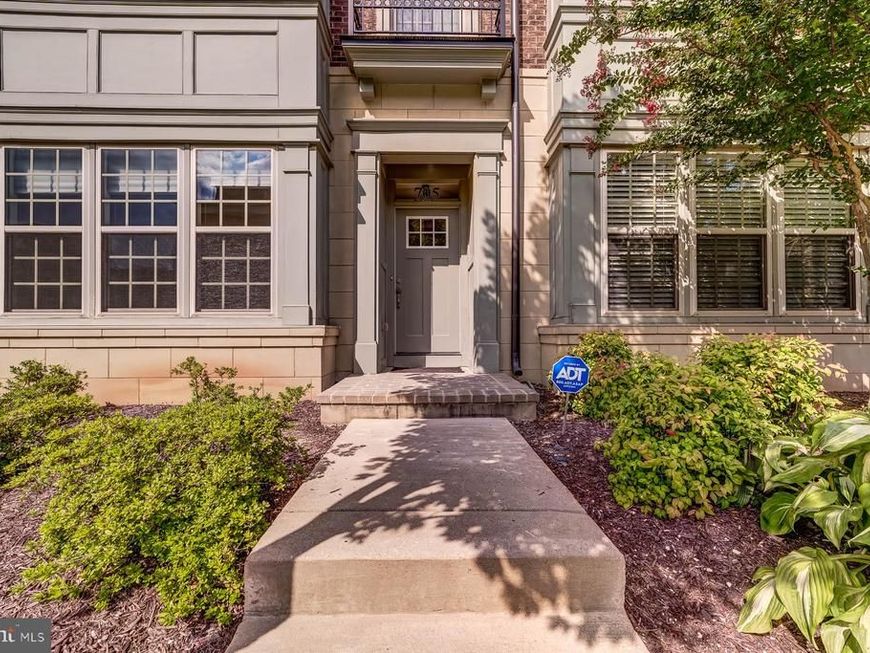 705 River Mist Drive, Oxon Hill, MD 20745 Main Photo