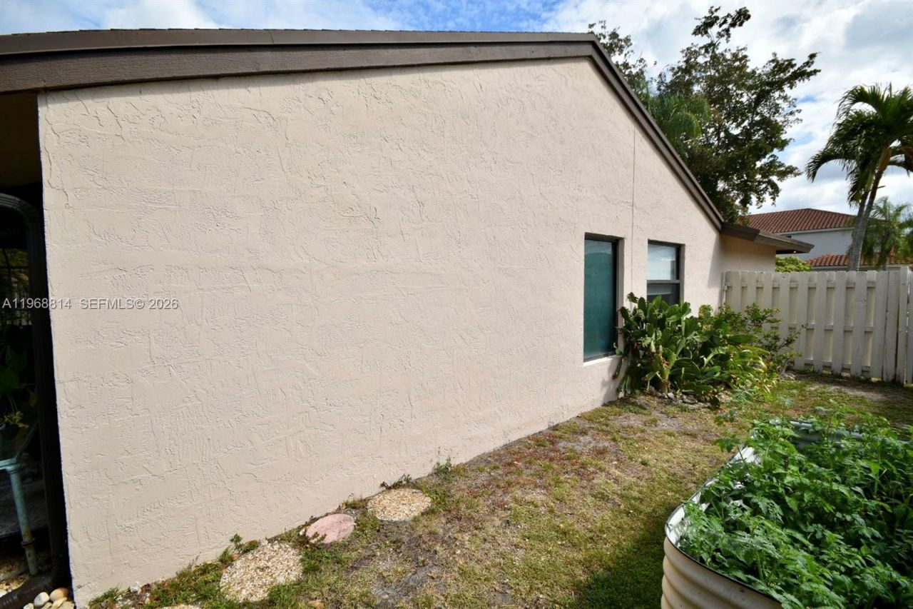 701 Blue Ridge Way, Davie, FL 33325 Photo