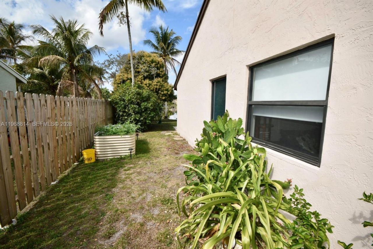 701 Blue Ridge Way, Davie, FL 33325 Photo