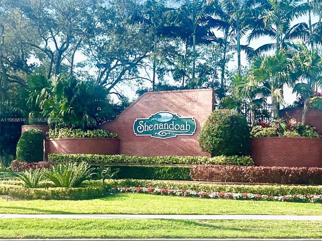 701 Blue Ridge Way, Davie, FL 33325 Photo