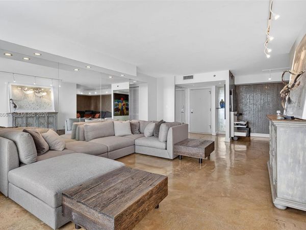 2000 Towerside Ter, Unit 1408, Miami, FL 33138