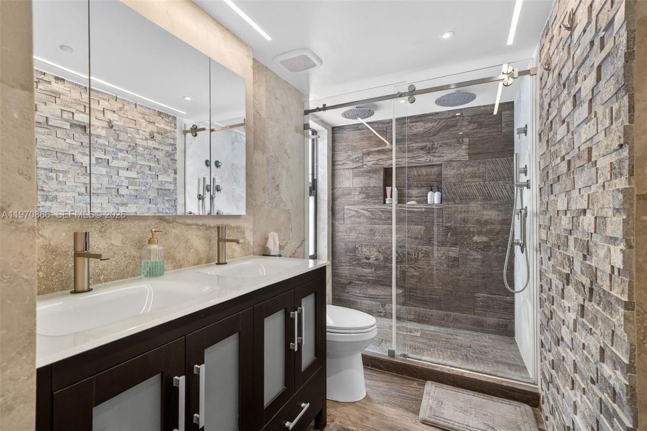 2000 Towerside Ter, Unit 1408, Miami, FL 33138 Photo