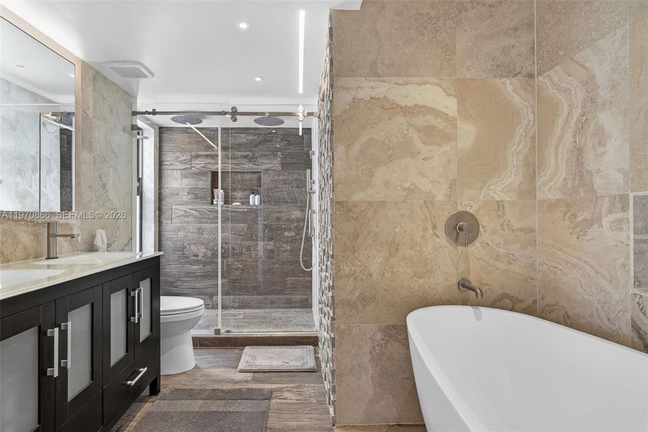 2000 Towerside Ter, Unit 1408, Miami, FL 33138 Photo