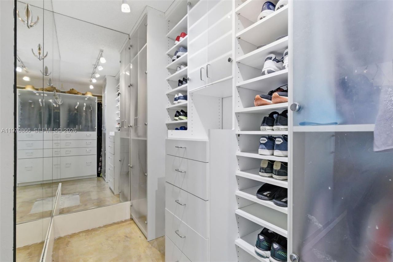 2000 Towerside Ter, Unit 1408, Miami, FL 33138 Photo