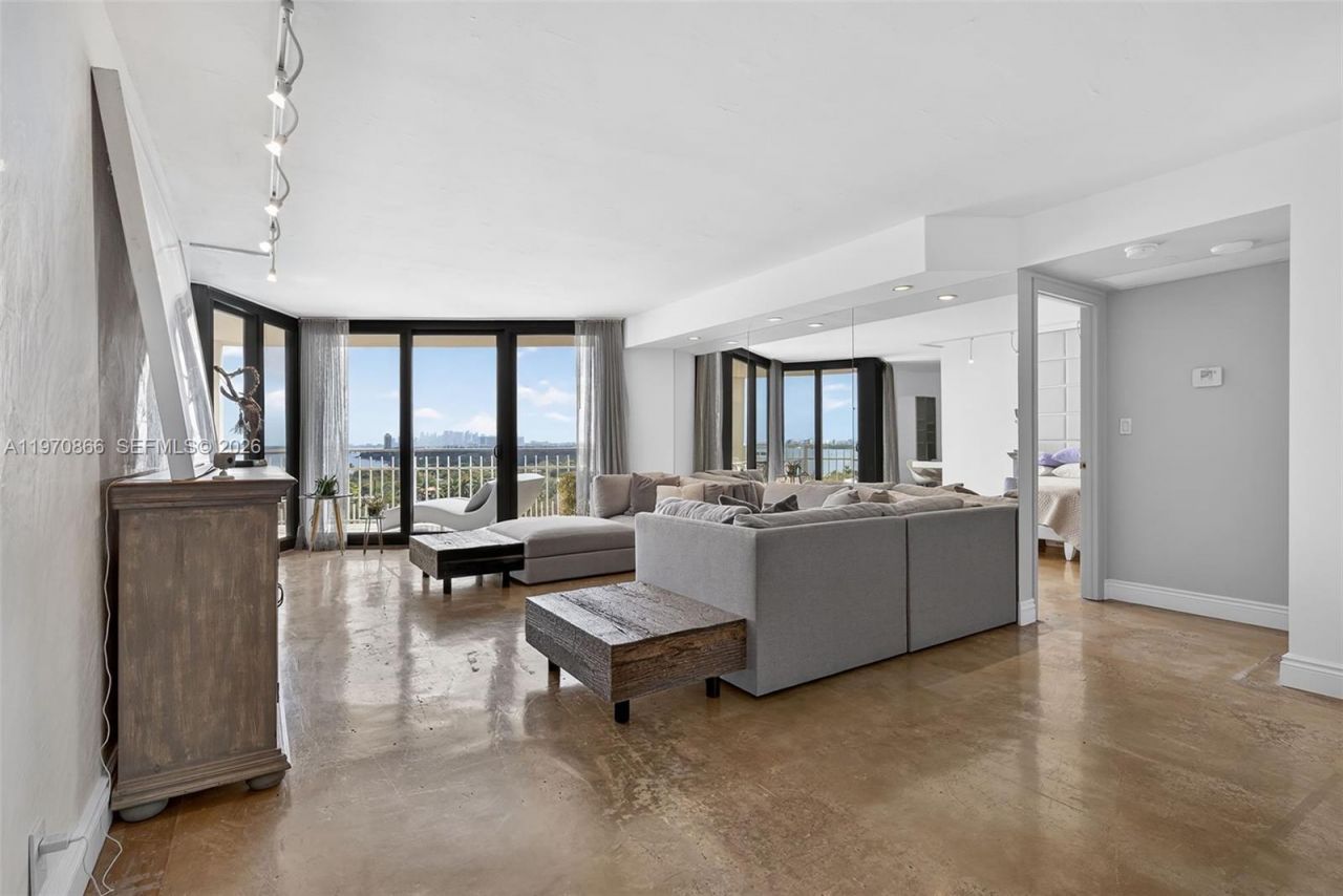 2000 Towerside Ter, Unit 1408, Miami, FL 33138 Photo