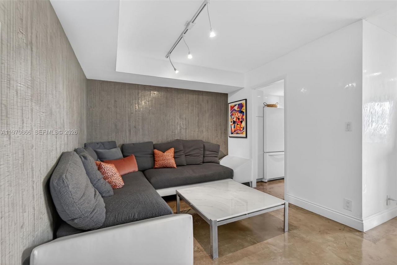 2000 Towerside Ter, Unit 1408, Miami, FL 33138 Photo