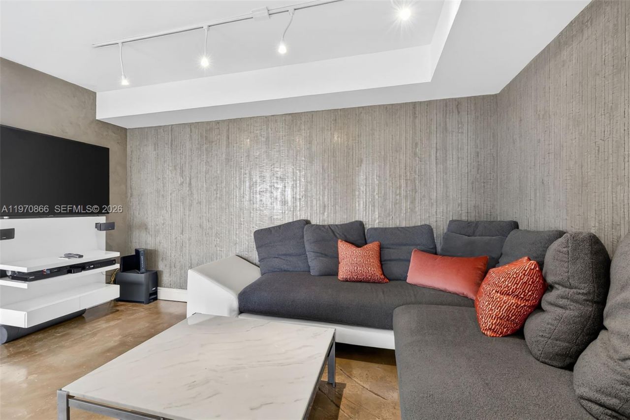 2000 Towerside Ter, Unit 1408, Miami, FL 33138 Photo