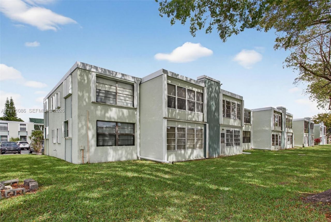 7310 NW 18th St , Unit 208, Margate, FL 33063 Photo