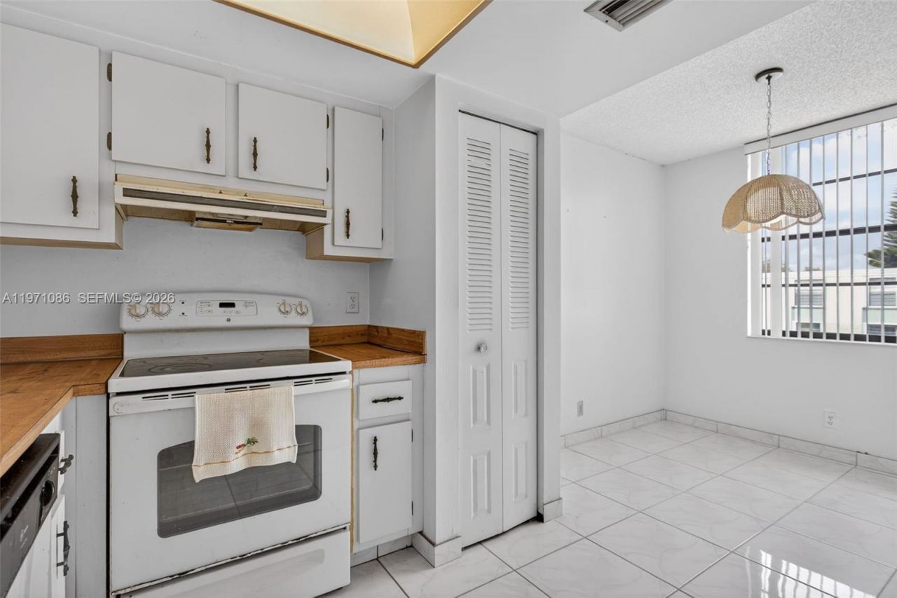 7310 NW 18th St , Unit 208, Margate, FL 33063 Photo