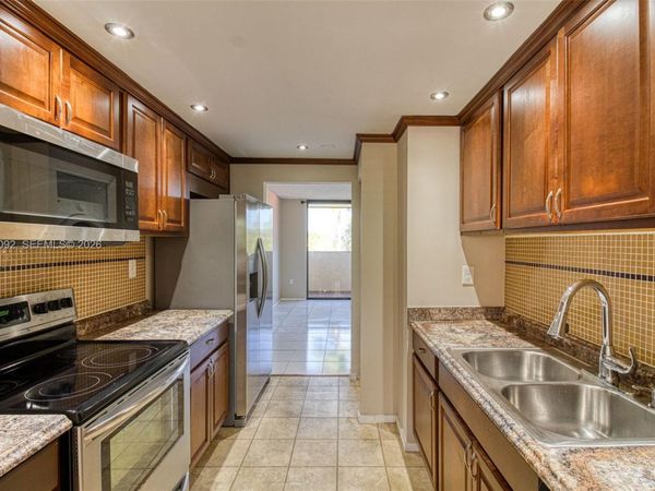 7401 NW 16th St, Unit 408, Plantation, FL 33313