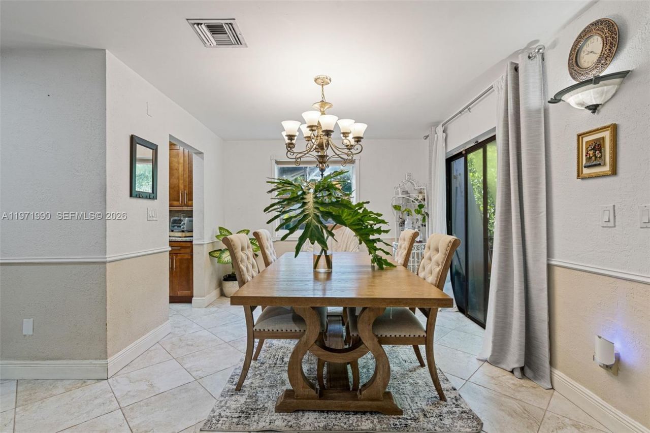 18805 W Lake Dr, Hialeah, FL 33015 Photo