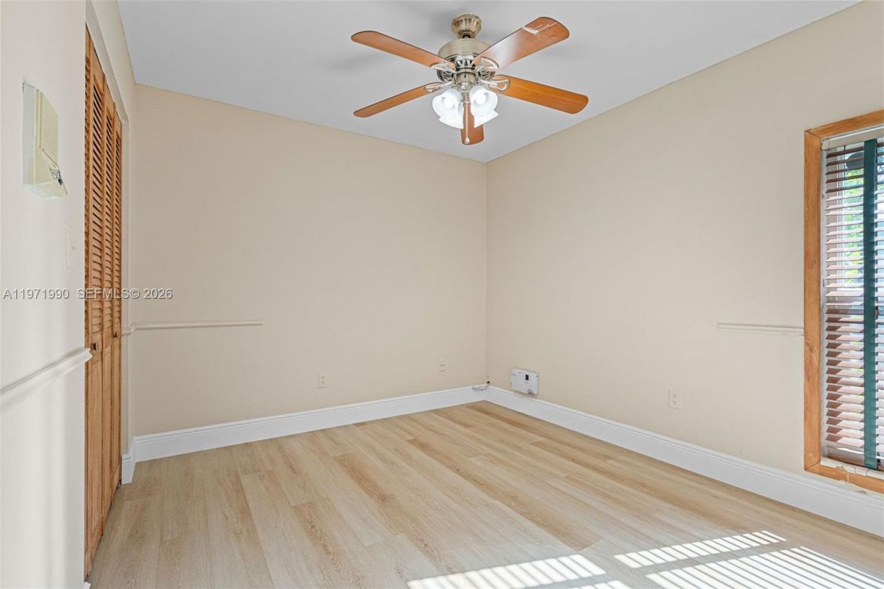 18805 W Lake Dr, Hialeah, FL 33015 Photo
