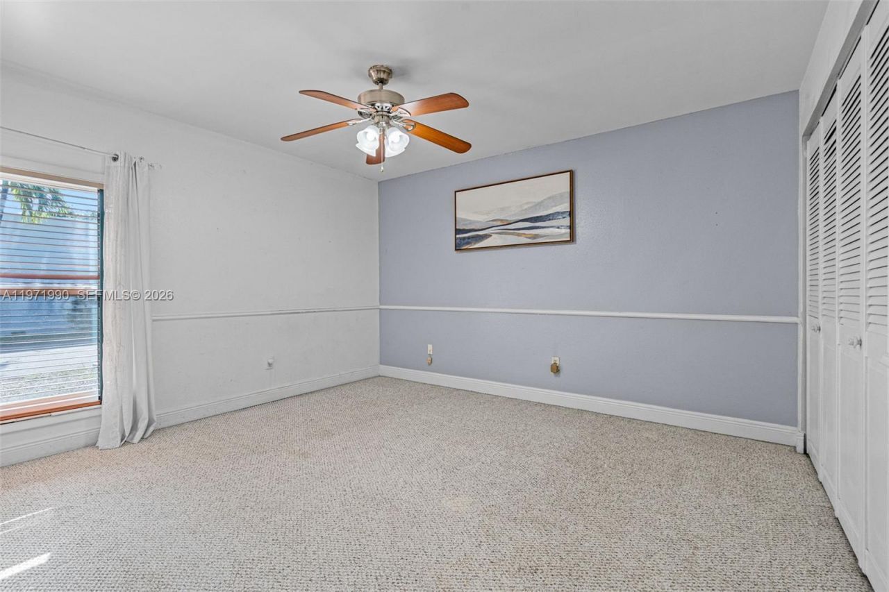 18805 W Lake Dr, Hialeah, FL 33015 Photo