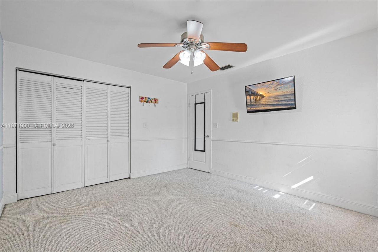 18805 W Lake Dr, Hialeah, FL 33015 Photo