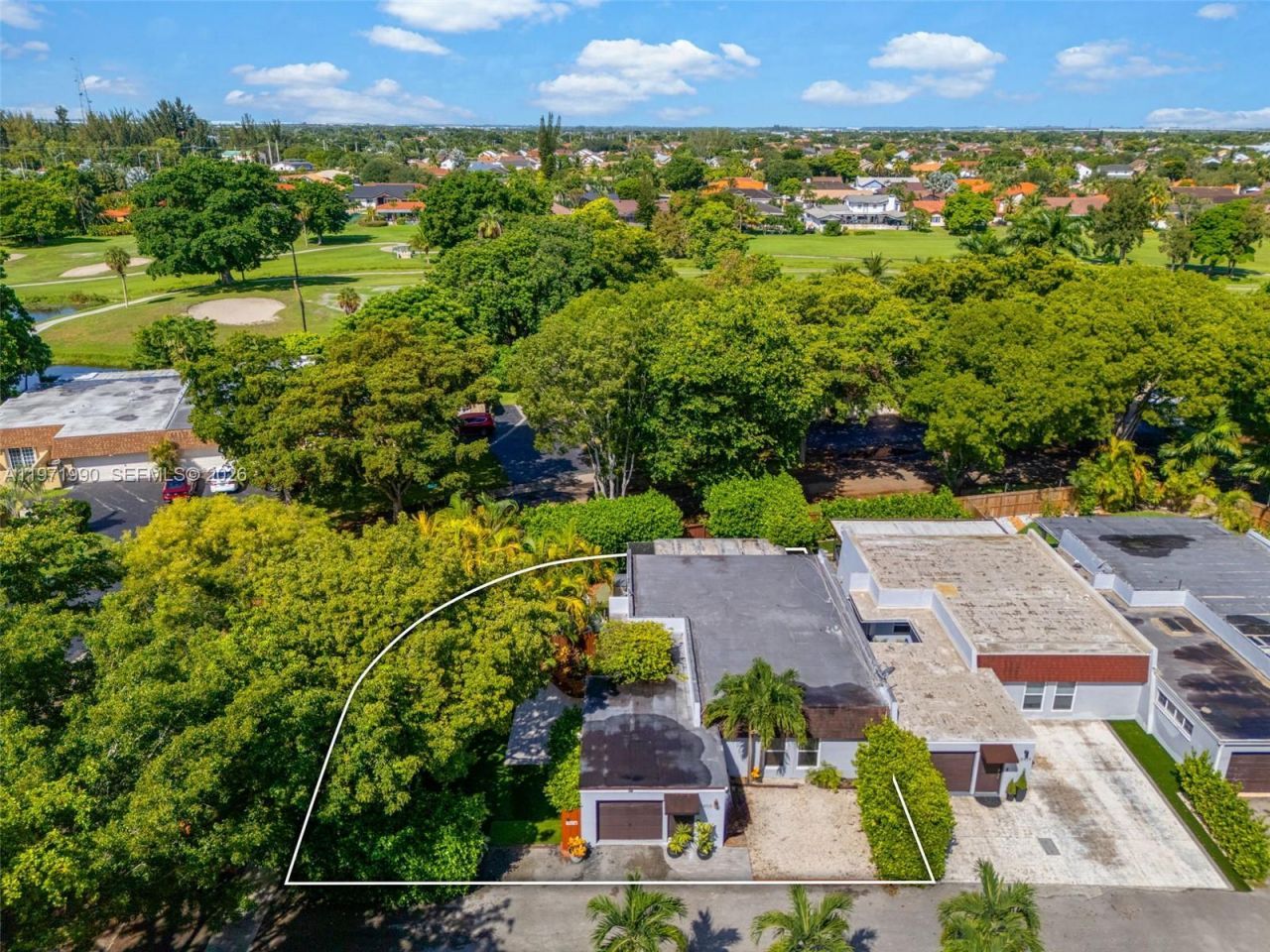 18805 W Lake Dr, Hialeah, FL 33015 Photo