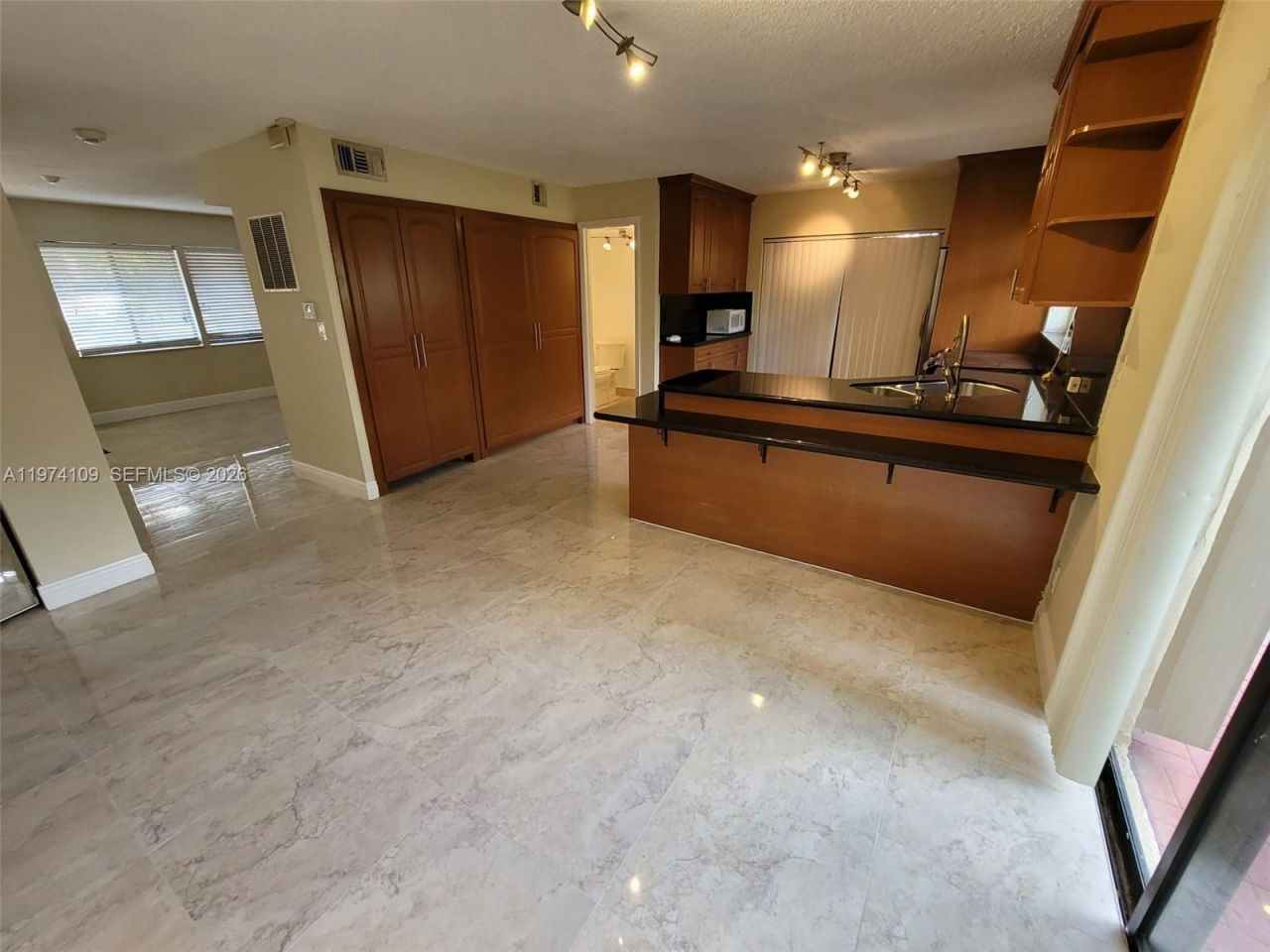 6 Wimbledon Lake Dr, Unit 252, Plantation, FL 33324 Photo