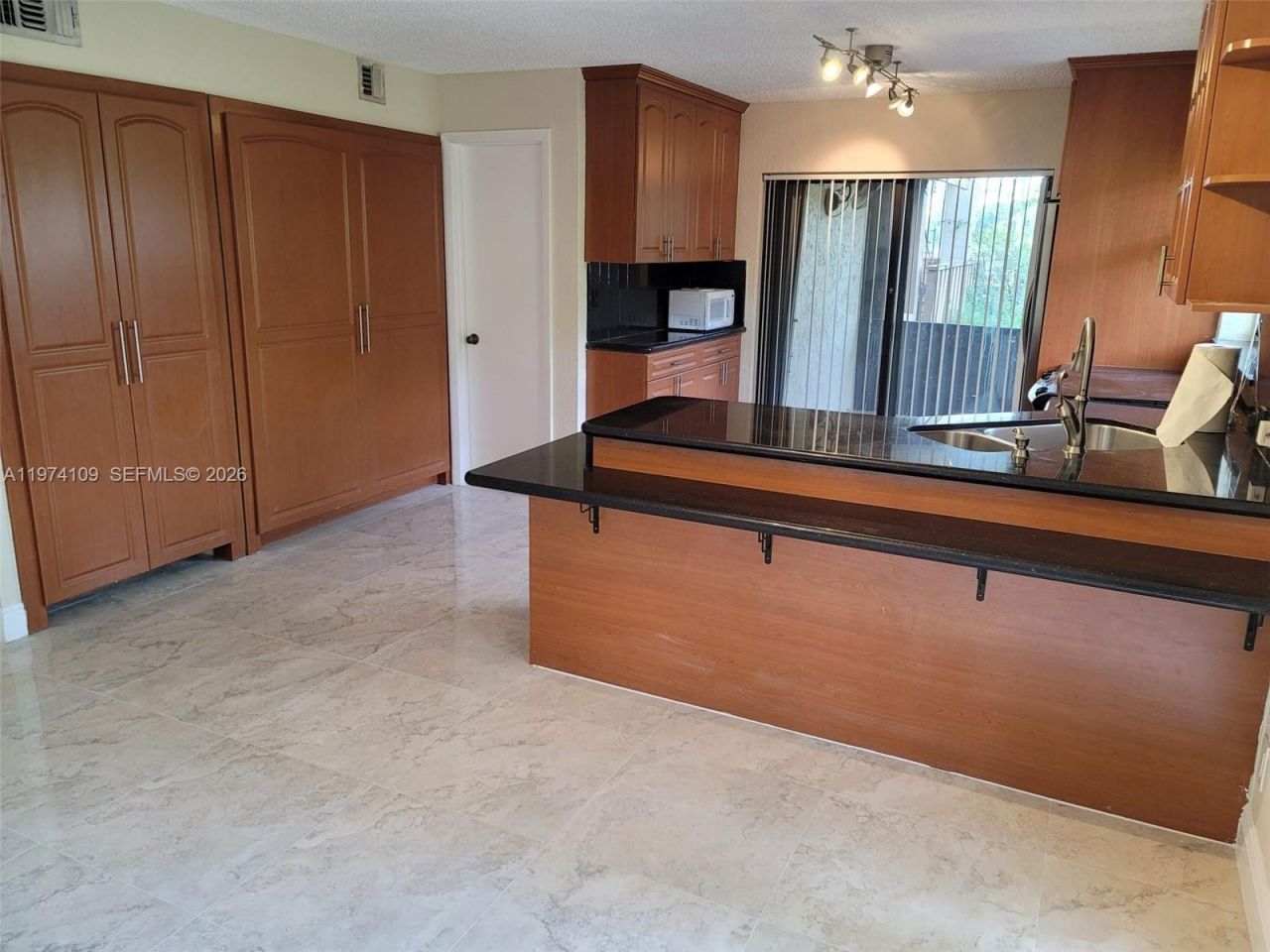 6 Wimbledon Lake Dr, Unit 252, Plantation, FL 33324 Photo