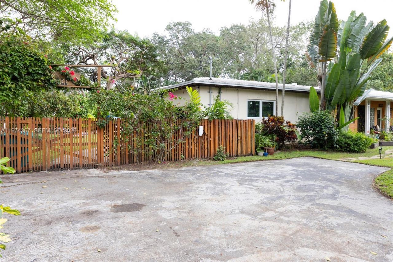 750 NE 120th St, Biscayne Park, FL 33161 Photo