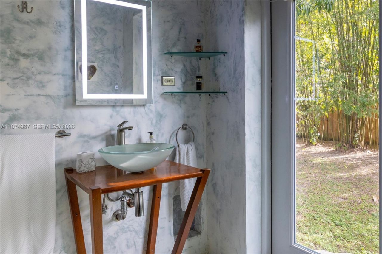 750 NE 120th St, Biscayne Park, FL 33161 Photo