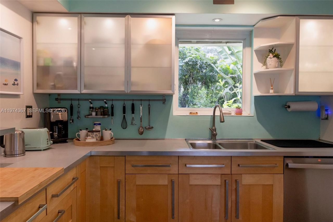 750 NE 120th St, Biscayne Park, FL 33161 Photo