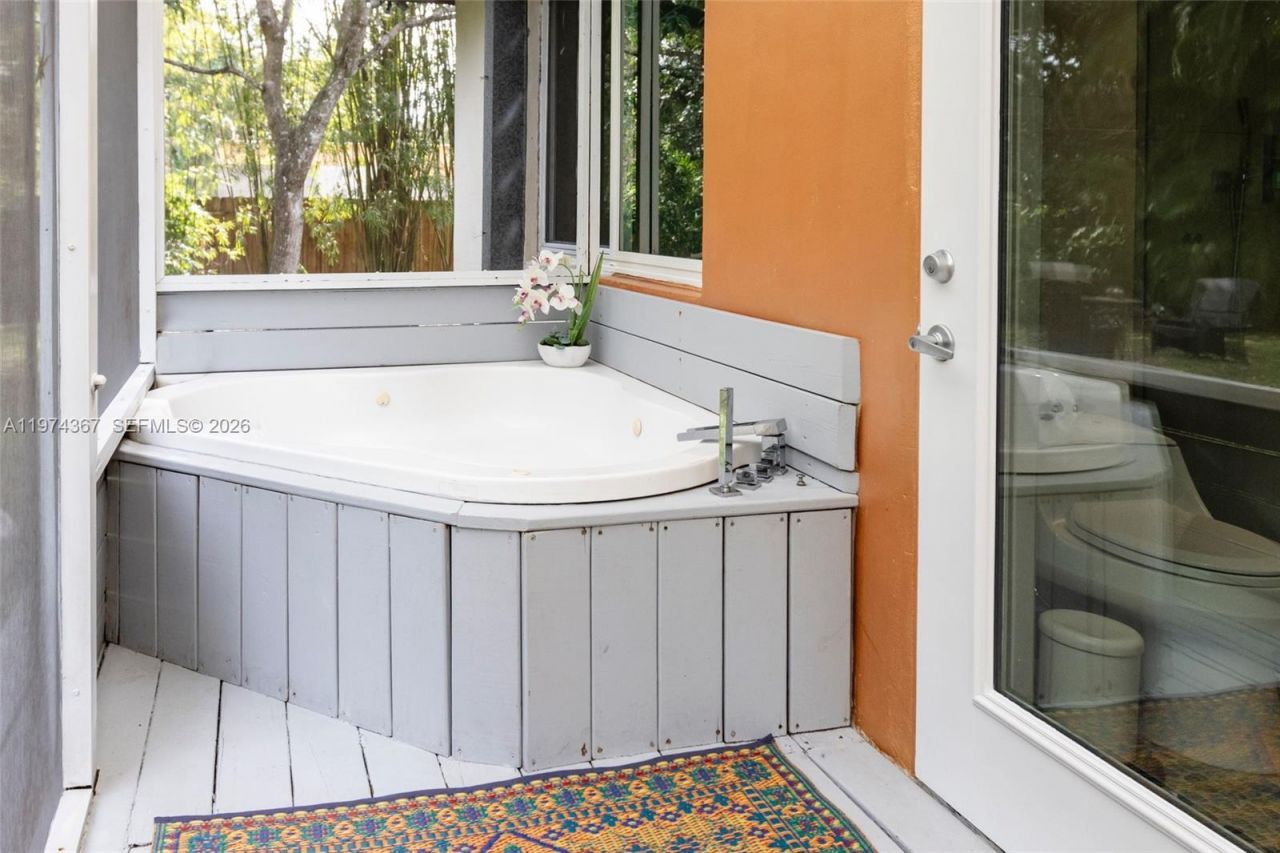 750 NE 120th St, Biscayne Park, FL 33161 Photo