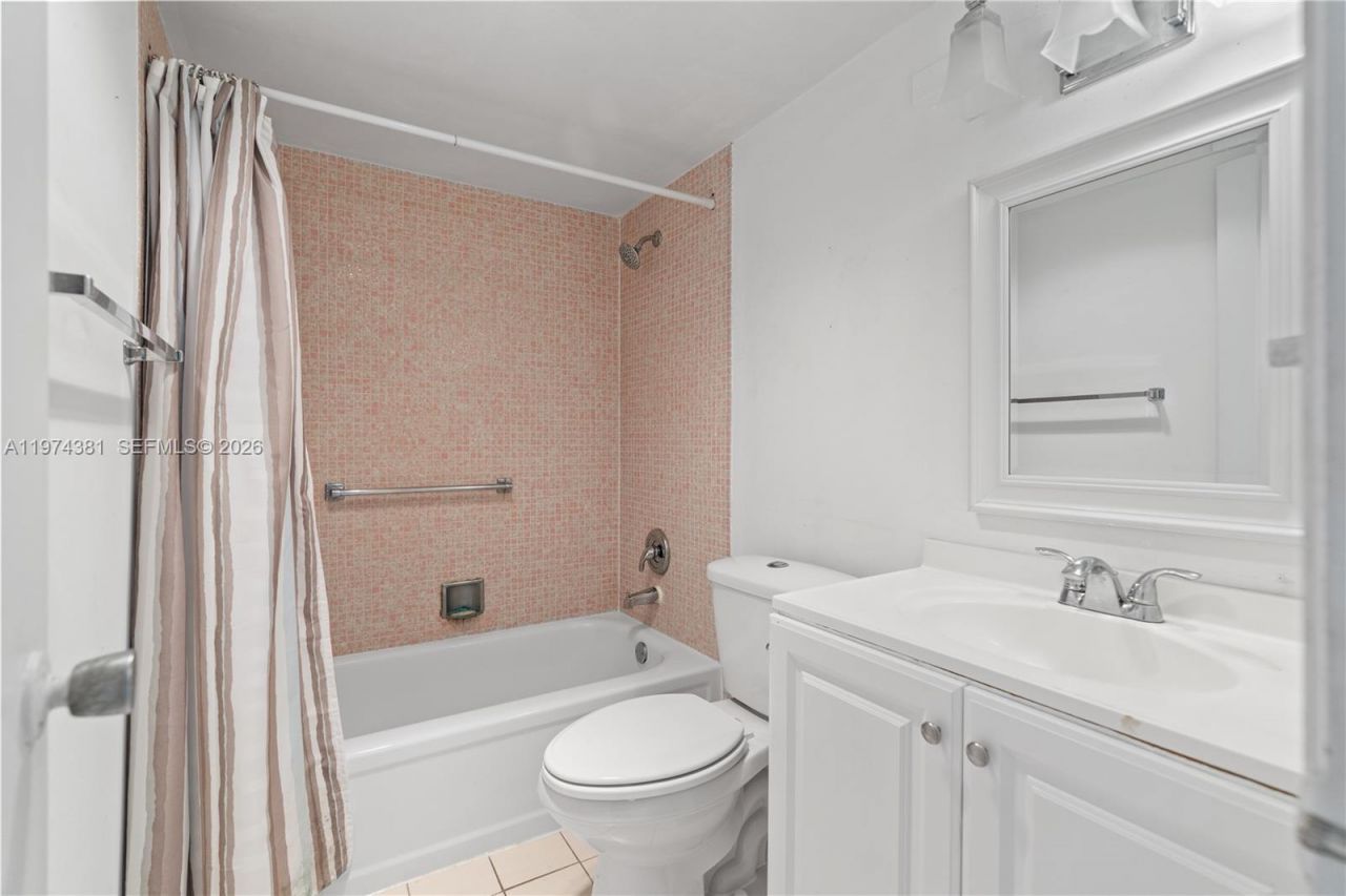237 Camden J, Unit 237, West Palm Beach, FL 33417 Photo