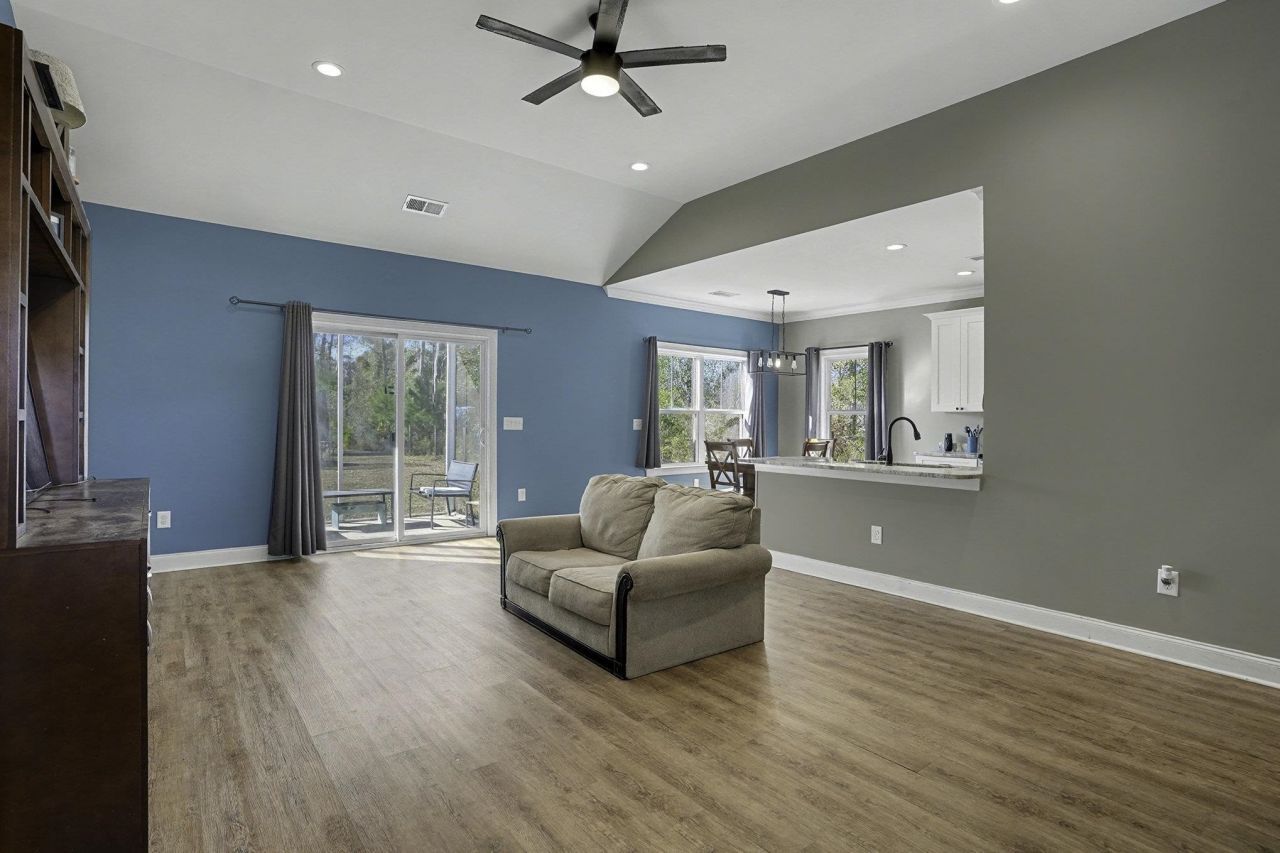 2520 Suzanne Dr.  Photo 7