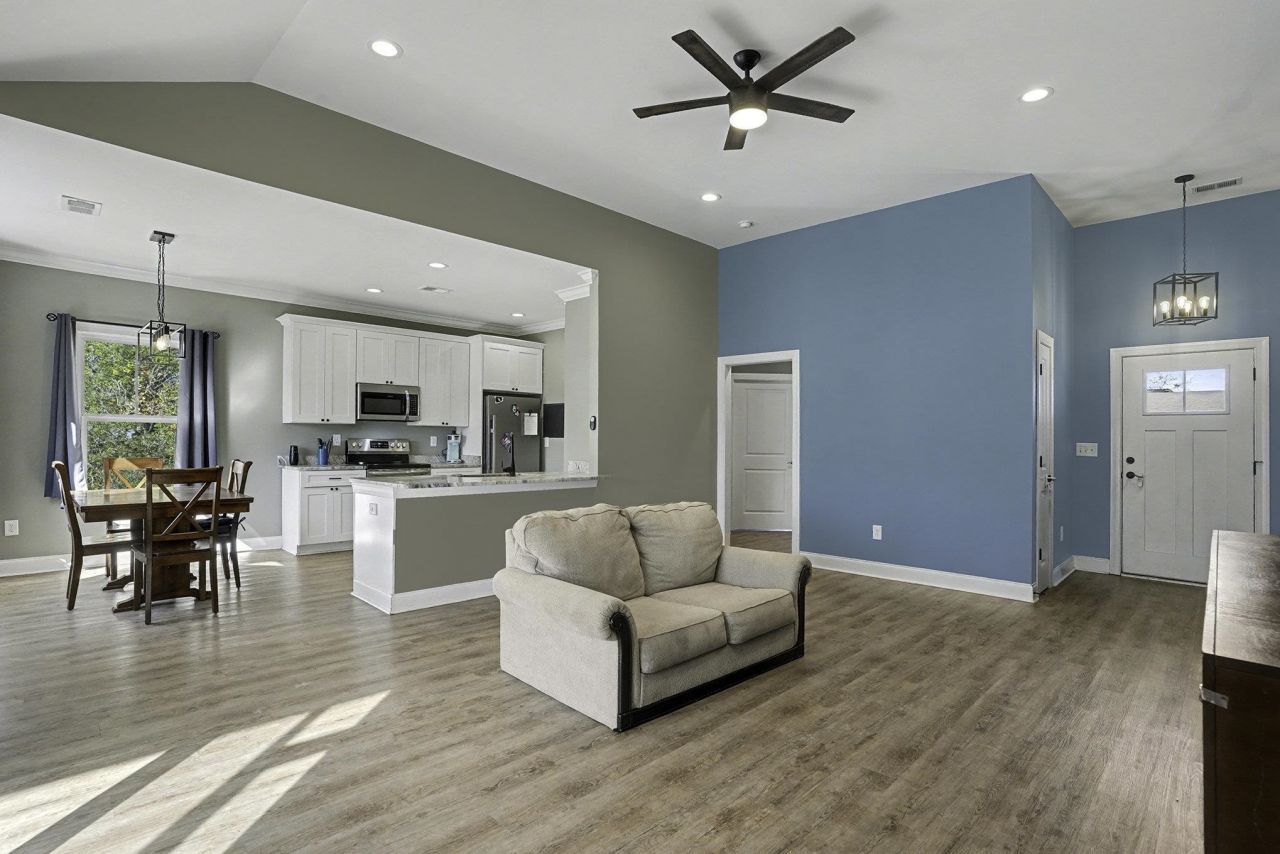 2520 Suzanne Dr.  Photo 8