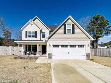 402 Crestmont Court , Richlands, NC 28574
