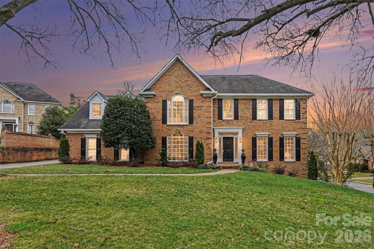 1015 Chelsea Place, Matthews, NC 28105 Main Photo