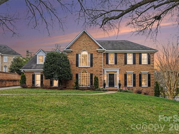 1015 Chelsea Place, Matthews, NC 28105