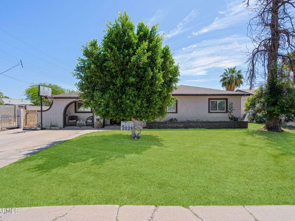 1923 N 44TH Place, Phoenix, AZ 85008