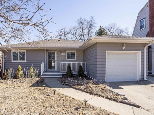 3248 Pierce St, Sioux City, IA 51104