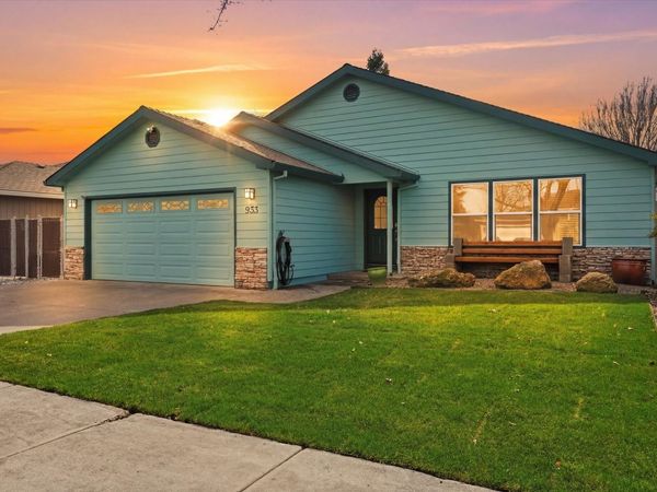 933 Parkdale Avenue, Medford, OR 97501