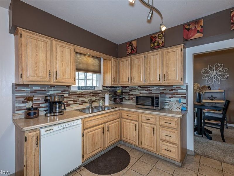 423 E Decker Drive , Seven Hills, OH 44131 Photo 12