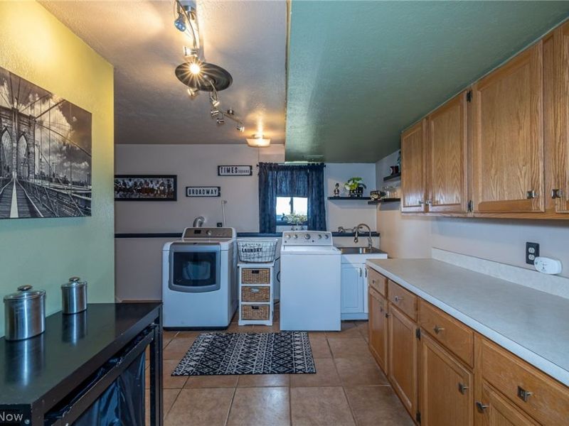 423 E Decker Drive , Seven Hills, OH 44131 Photo 19