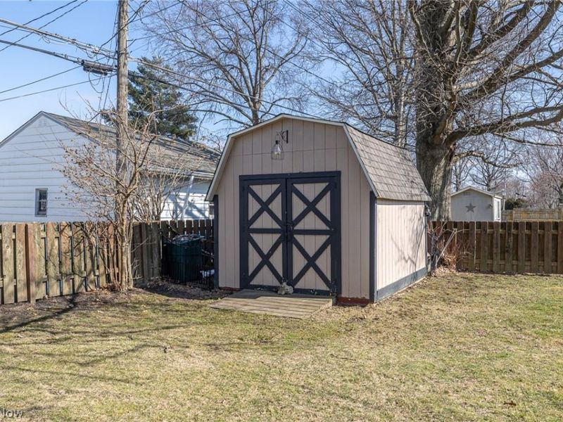 423 E Decker Drive , Seven Hills, OH 44131 Photo 38