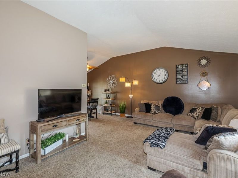 423 E Decker Drive , Seven Hills, OH 44131 Photo 4