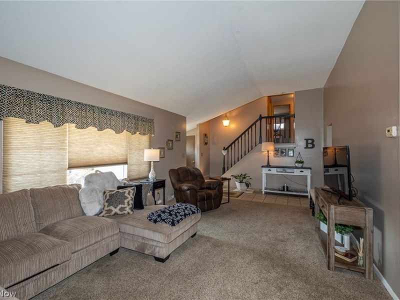 423 E Decker Drive , Seven Hills, OH 44131 Photo 5