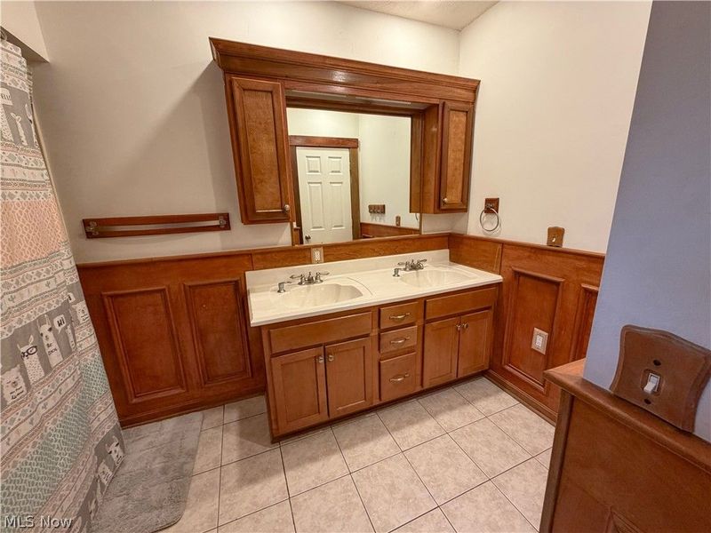 355 Kenyon Avenue, Elyria, OH 44035 Photo 14