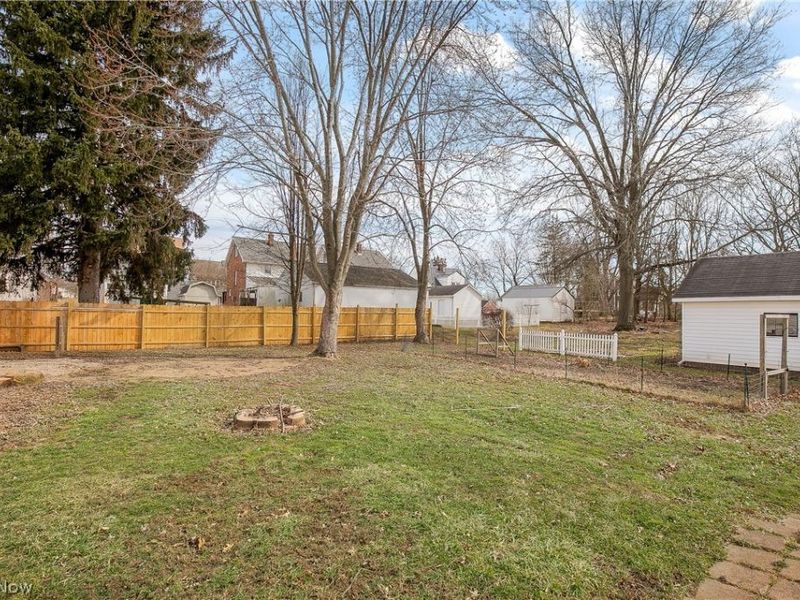 230 Superior Street , Louisville, OH 44641 Photo 9