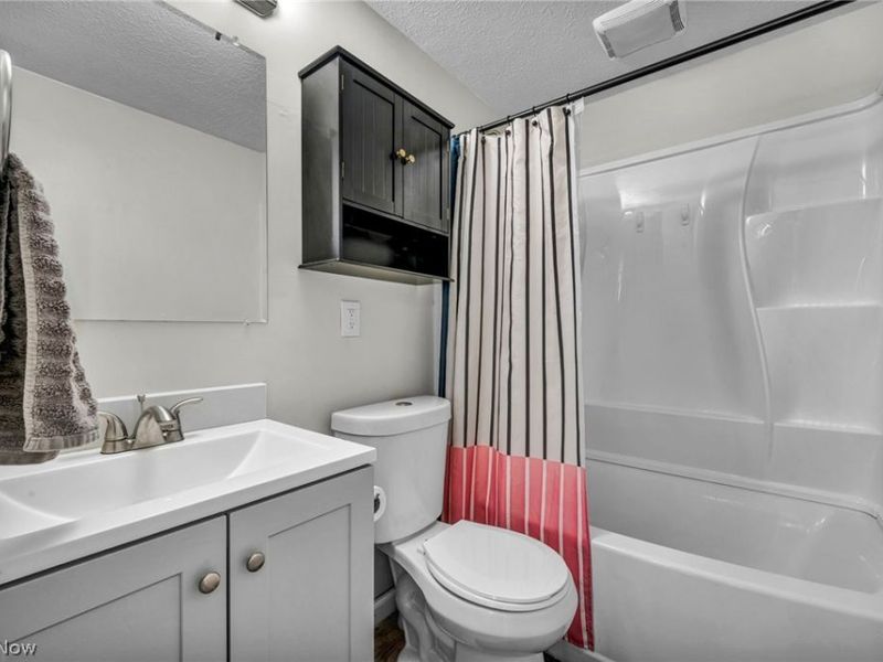 6386 Sandfield Drive , Brook Park, OH 44142 Photo 17