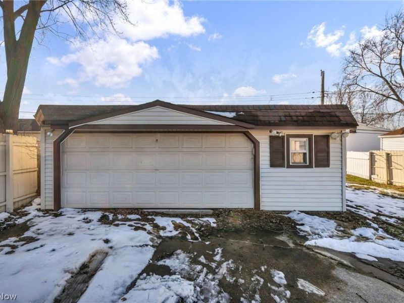 6386 Sandfield Drive , Brook Park, OH 44142 Photo 24