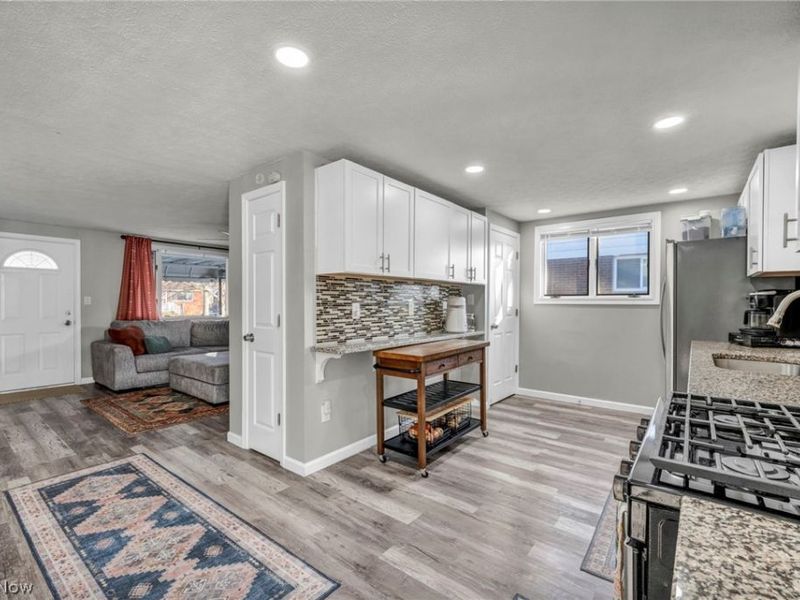 6386 Sandfield Drive , Brook Park, OH 44142 Photo 9