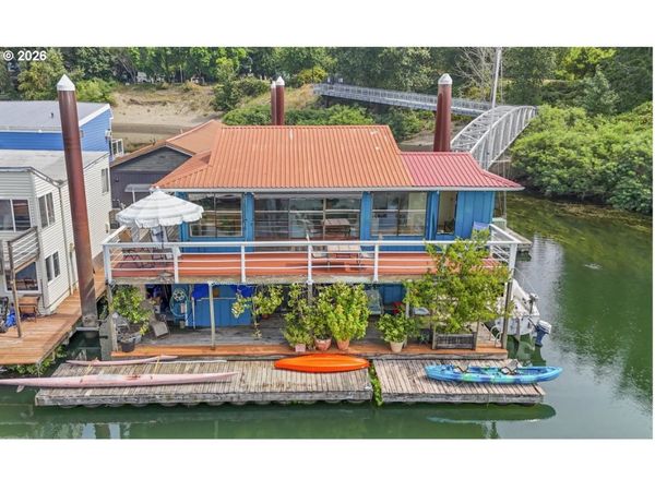 11638 N Island Cove LN, Portland, OR 97217