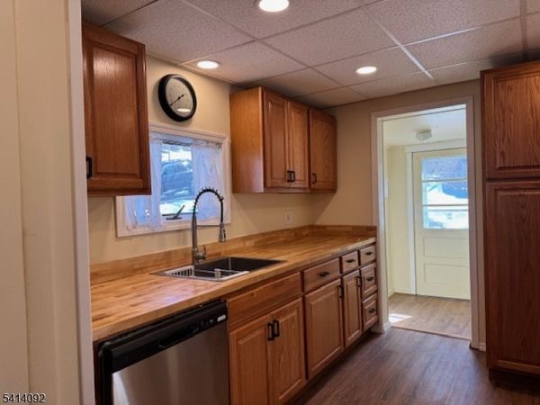 44 Oak St, Hamburg, NJ 07419