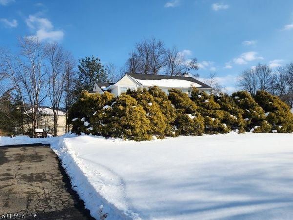 14 Autumn Dr, Mine Hill, NJ 07803