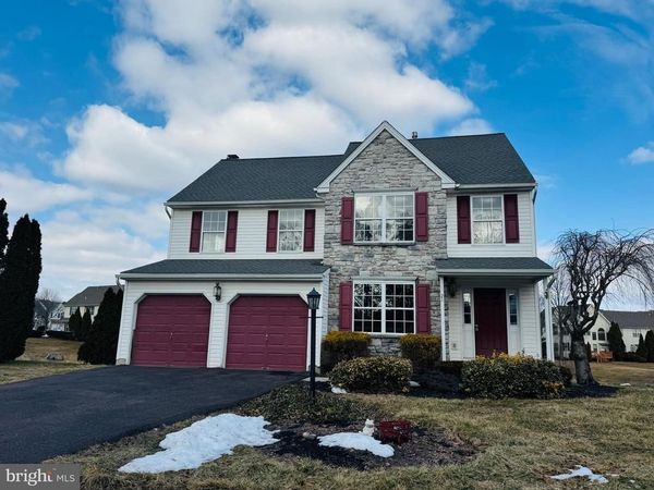 25 CASTLE DRIVE , ROYERSFORD, PA 19468