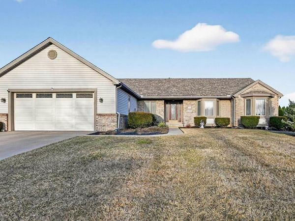 5902 Apple Meadow Drive, Sylvania, OH 43560